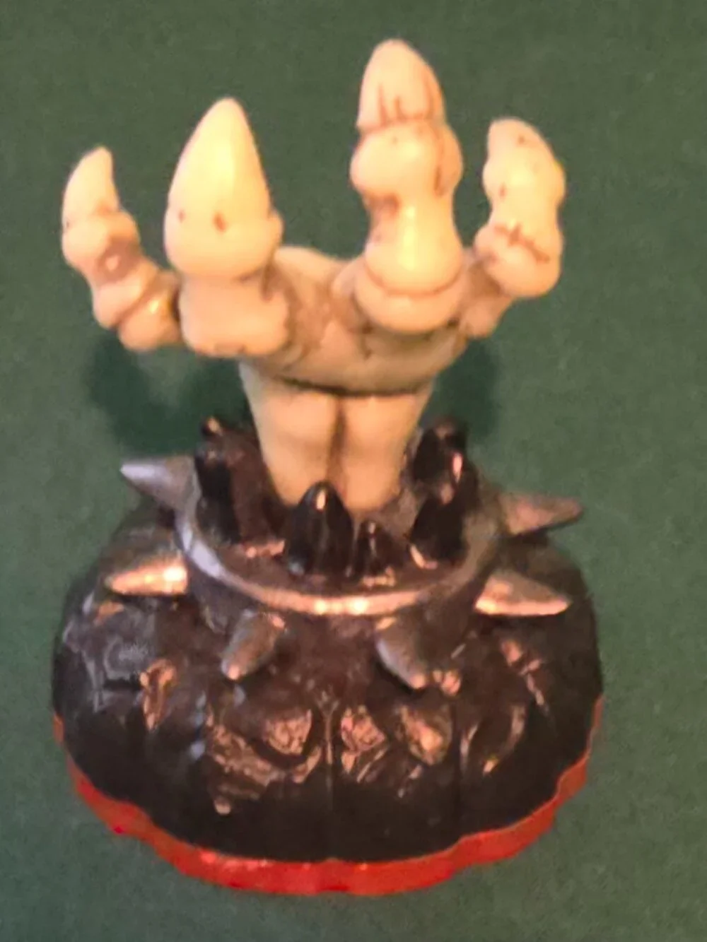 Skylanders Giants Hand of Fate Series Tech Element Battle Gear Figurine
